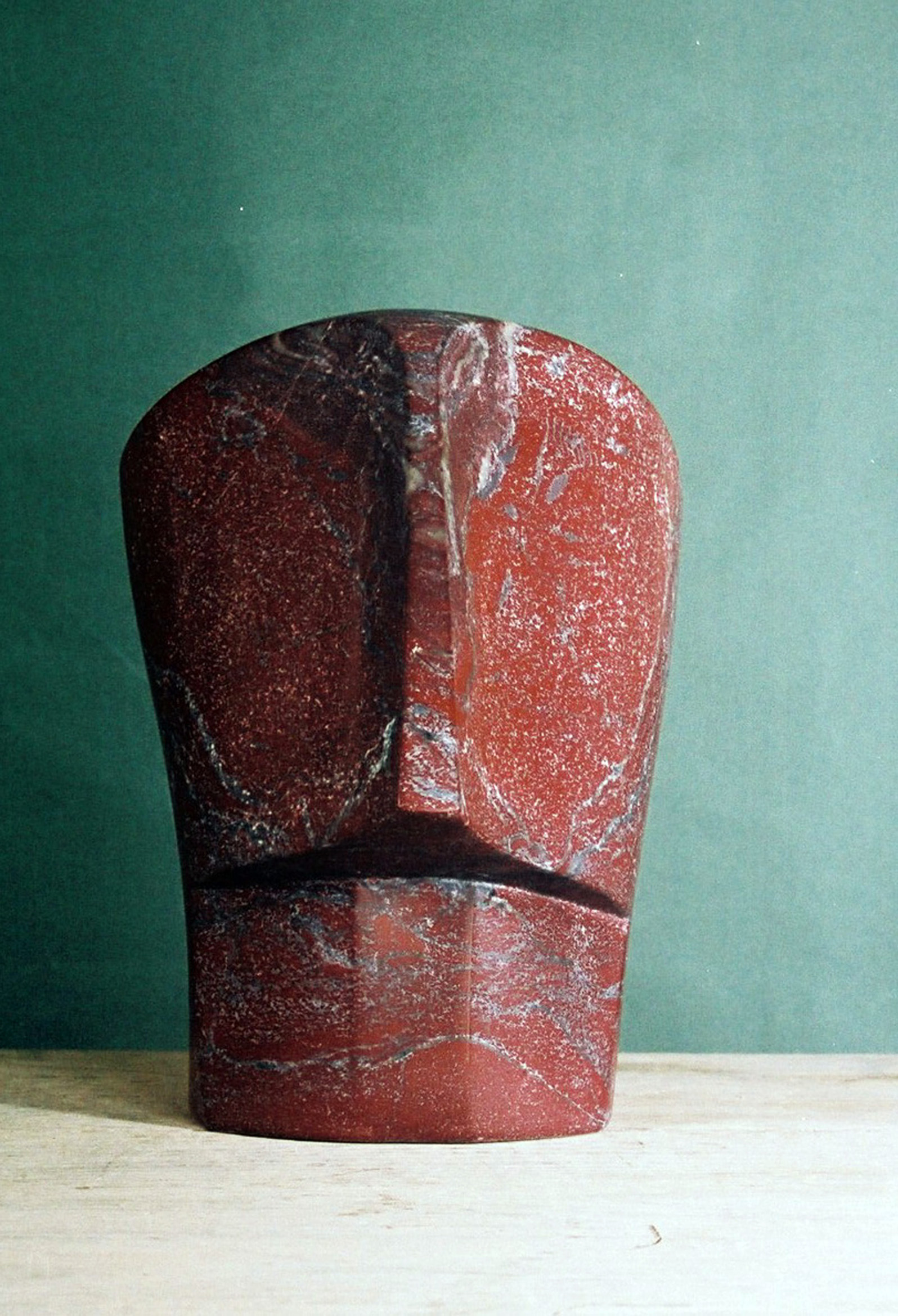 16. L’Ogre, 2005, marbre Rosso Laguna, h.30cm