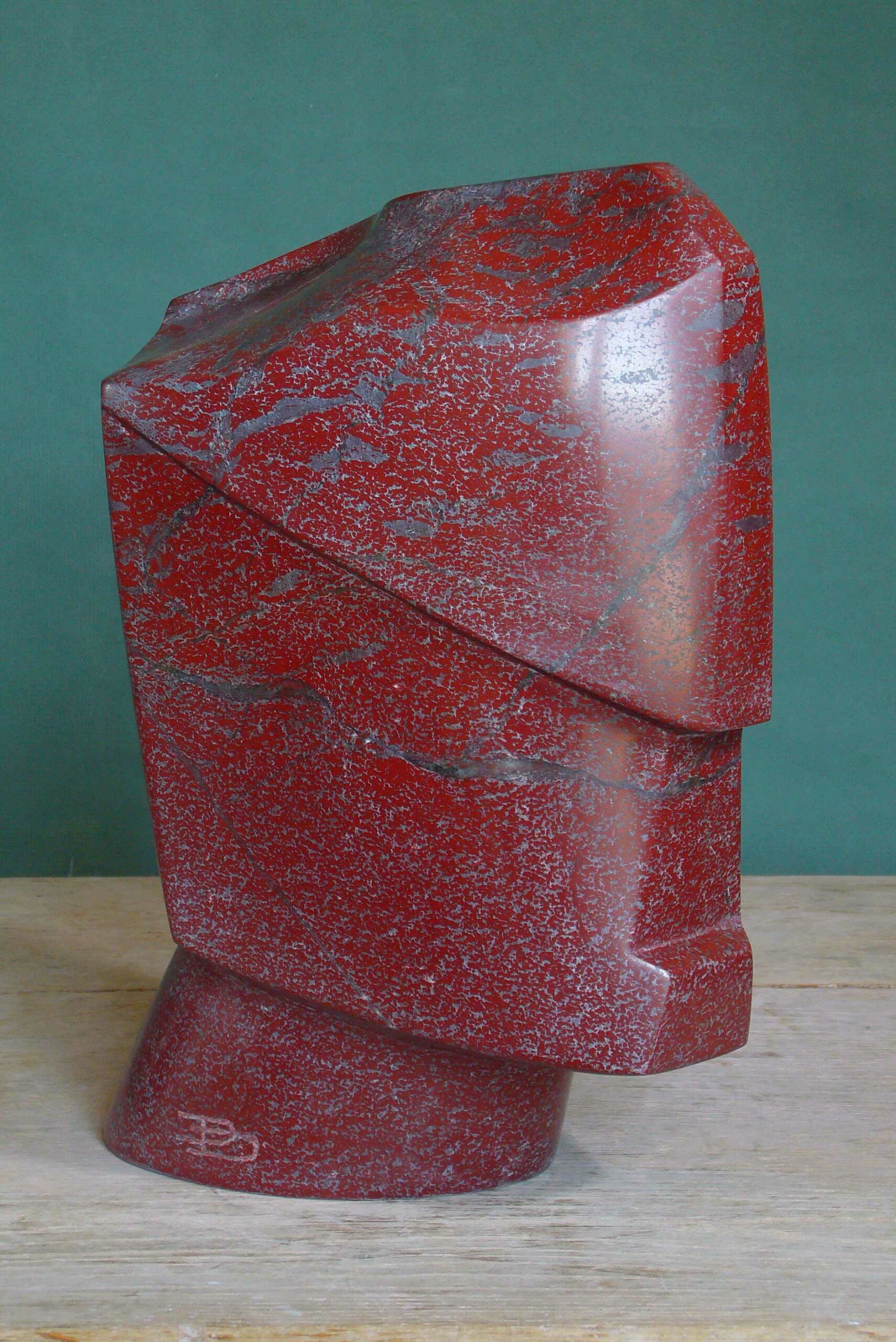 21. Tisiphone, 2006, marbre Rosso Laguna, h 30cm ‘A ses côtés marchent le Deuil, l’Effroi, la Terreur et la Folie’ Ovide, Les Métamorphoses