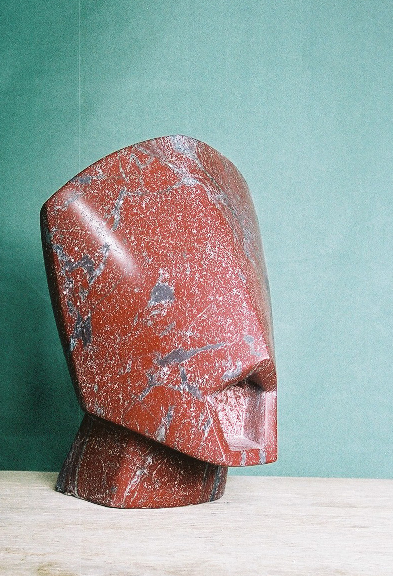 3. La Voix, 2005, marbre Rosso Laguna, h 30 cm, h 30cm