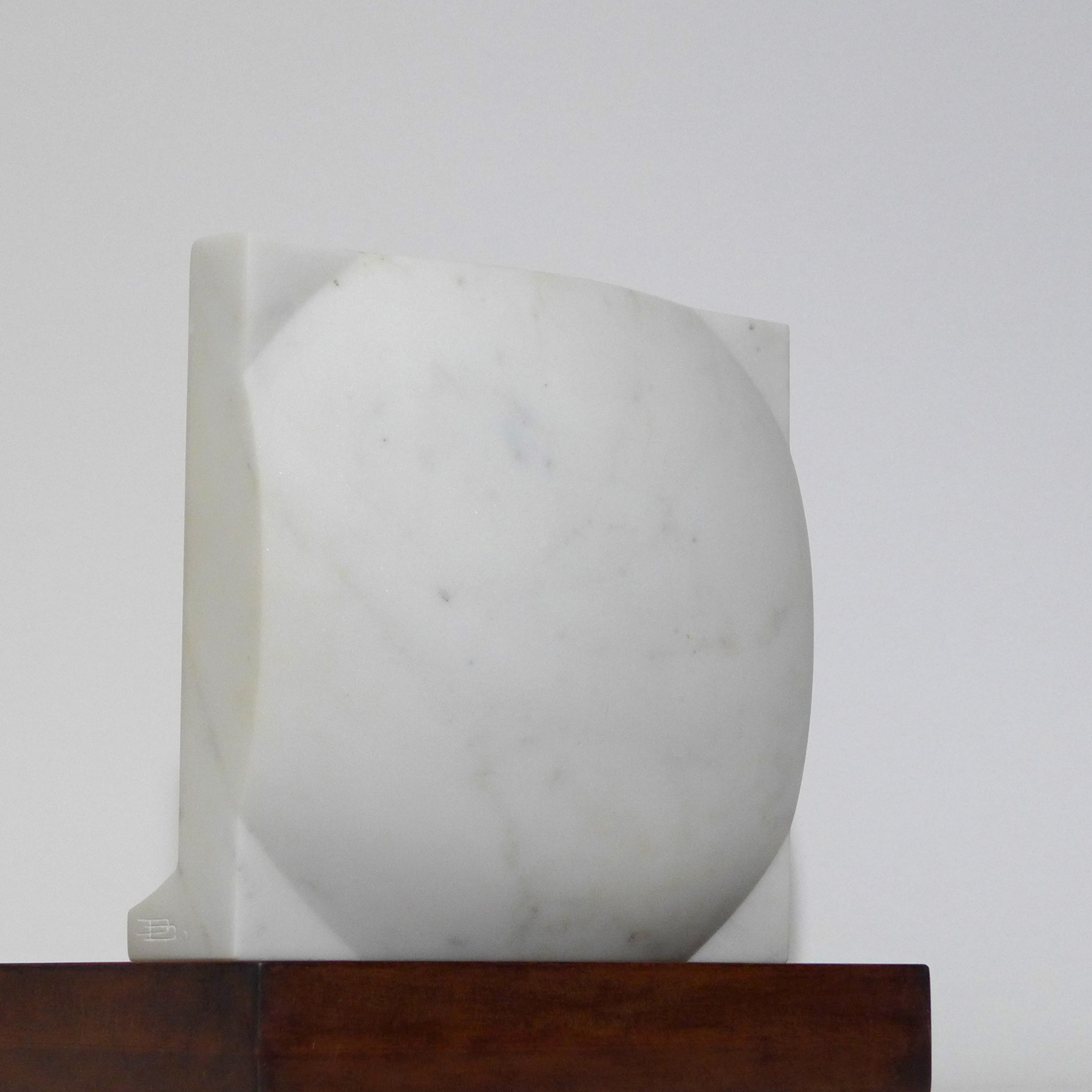 3 – Midi-Minuit, 2012, marbre statuaire de Carrare, 35×35 cm