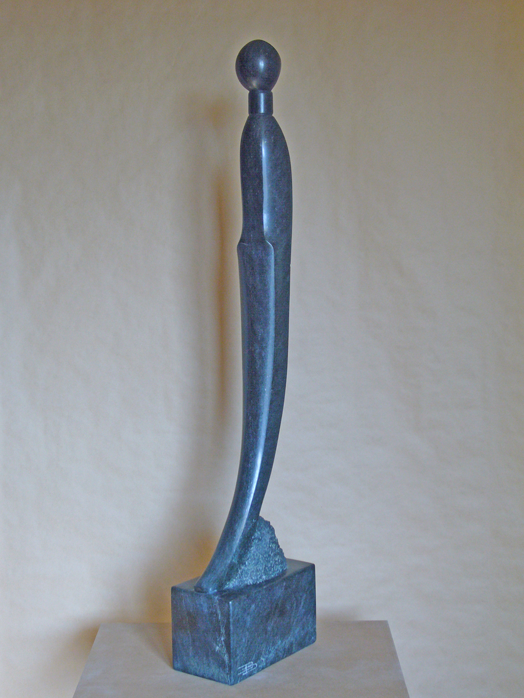 11 Mante Religieuse, 2012, serpentine, h 98 cm