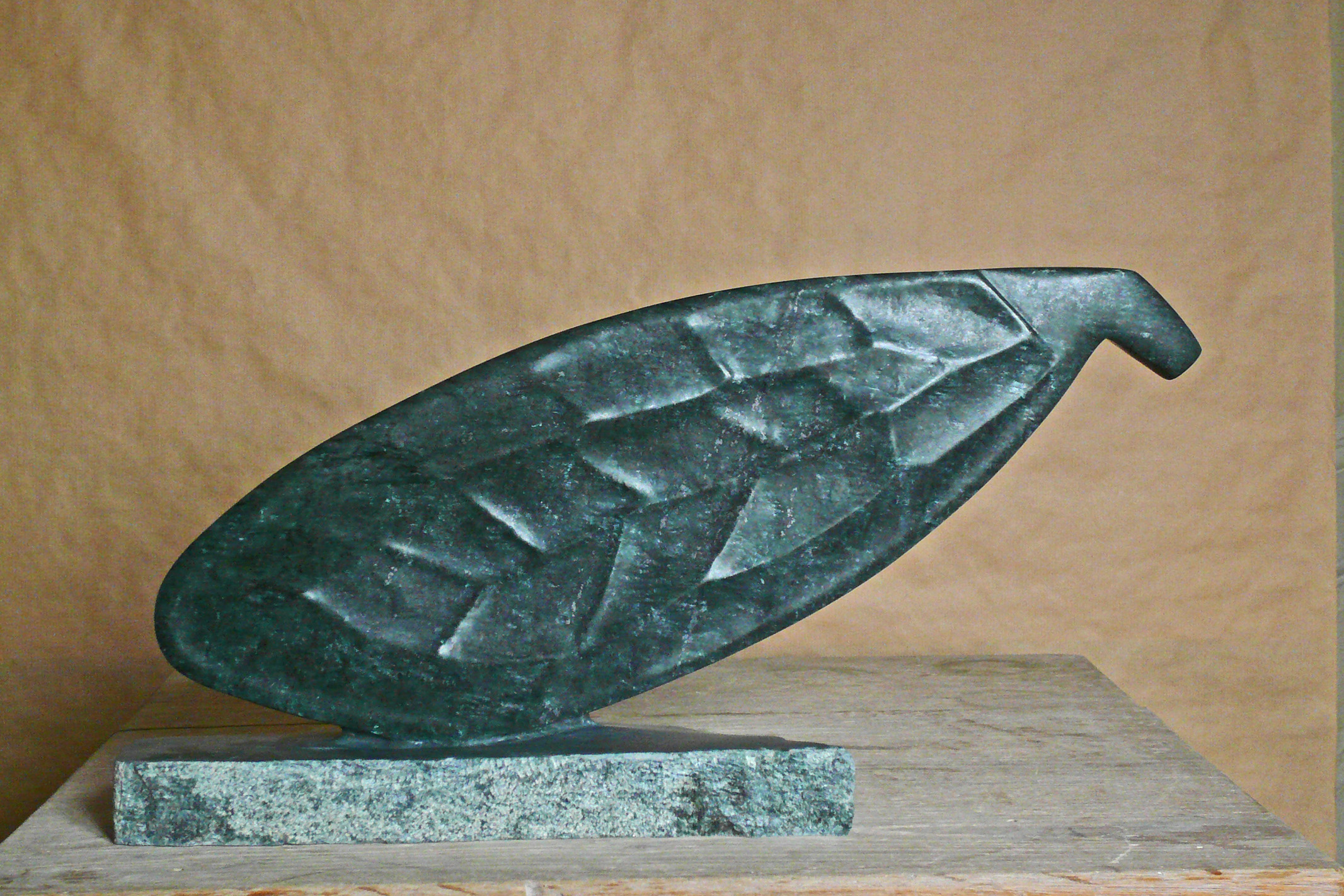 21 Chrisopa, 2009, Serpentine monolithe L 52cm