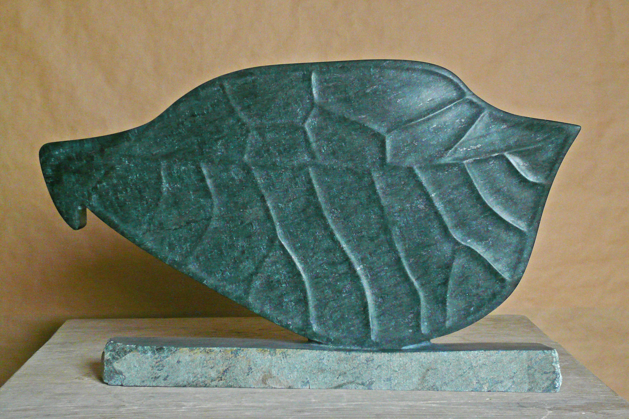 26 Othoptère, 2009, serpentine monolithe,L 53 cm